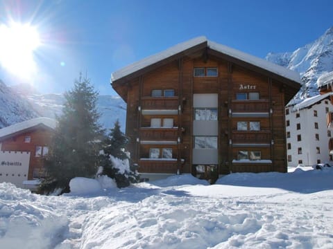 Sky, Building, Snow, Property, Window, Mountain, Light, Cloud, House, Tree