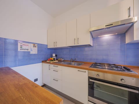 Water, Sky, Building, Window, Swimming Pool, Azure, Shade, Composite Material, Real Estate, Leisure