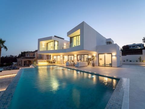 Water, Sky, Property, Building, Plant, Window, Swimming Pool, Tree, House, Residential Area