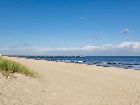 Water, Cloud, Sky, Beach, Plant, Coastal And Oceanic Landforms, Bank, Horizon, Landscape, Headland