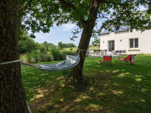 Water, Sky, Table, Furniture, Property, Chair, Azure, Outdoor Table, Outdoor Furniture, Tableware