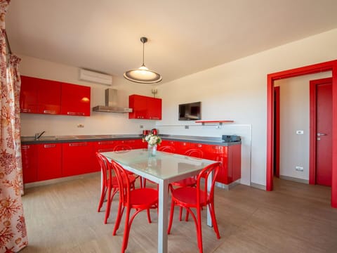 Water, Sky, Table, Furniture, Property, Chair, Azure, Outdoor Table, Outdoor Furniture, Tableware