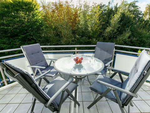 Table, Property, Furniture, Outdoor Table, Plant, Chair, Outdoor Furniture, Interior Design, Sky, Wood