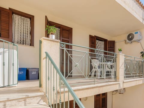 Plant, Building, Window, Wood, Interior Design, Door, Floor, Baluster, Stairs