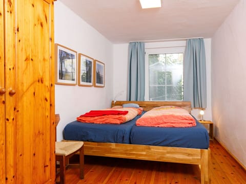 Property, Furniture, Building, Comfort, Wood, Orange, Interior Design, Bed, Flooring