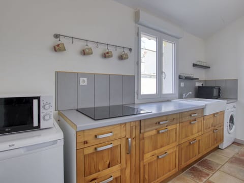 Flower, Plant, Furniture, Property, Window, Building, Green, Chair, Table, Sky