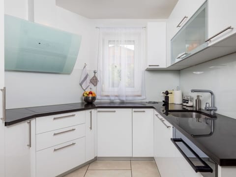 Flower, Plant, Furniture, Property, Window, Building, Green, Chair, Table, Sky