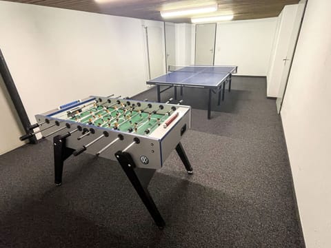 Table, Furniture, Building, Flooring, Hall, Indoor Games And Sports, Gas, Room, Rectangle