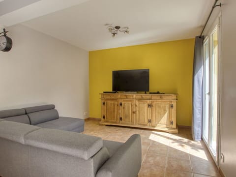 Furniture, Property, Wood, Interior Design, Couch, Shade, Comfort, Building, Floor, Wall