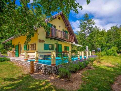 Water, Sky, Plant, Property, Swimming Pool, Azure, Shade, Outdoor Furniture, Sunlounger, Tree