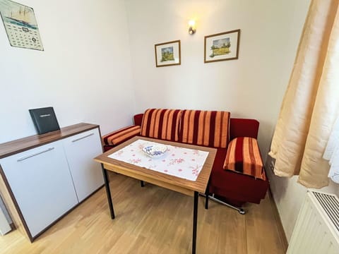 Couch, Property, Furniture, Table, Picture Frame, Building, Comfort, Wood, Studio Couch, Flooring