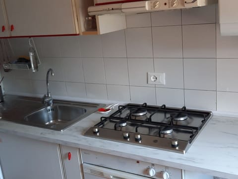 Property, Furniture, Cloud, Table, Sky, Chair, Plant, Building, Outdoor Furniture, Wood