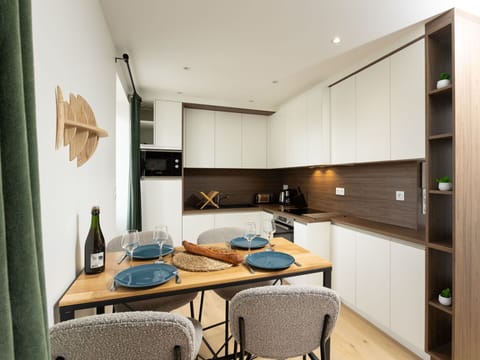 Flower, Plant, Plant Community, Sky, Botany, Petal, Nature, Mountain, Natural Landscape, Vegetation