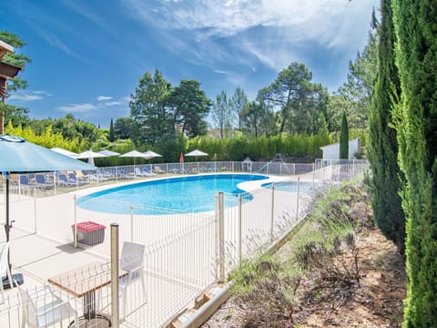 Water, Cloud, Plant, Sky, Building, Swimming Pool, Tree, Shade, Fence, Outdoor Furniture