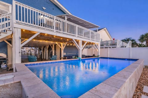Pool Beach/Shallow area