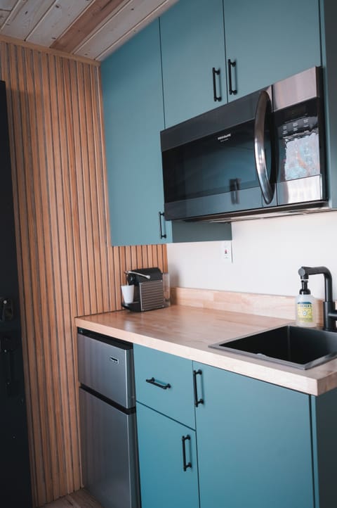 07c5b476-ff0a-4327-9787-7a865aed5d36