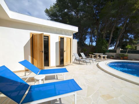 Swimming Pool, Outdoor Furniture, Resort, Chair, Shade, Estate, Villa, Eco Hotel, Hotel, Wood Stain