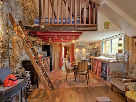 Furniture, Table, Building, Wood, Interior Design, Beam, Architecture, Cabinetry, Shelving, Floor