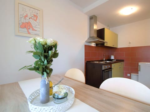 Sky, Furniture, Cloud, Plant, Table, Building, Chair, Interior Design, Tree, Urban Design