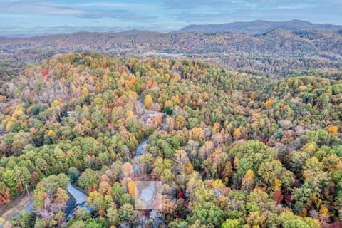 Immerse yourself in the breathtaking natural beauty surrounding our Cozy Blue Ridge Cabin. 