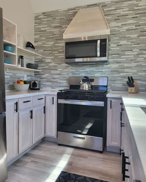 Fully equipped kitchen.