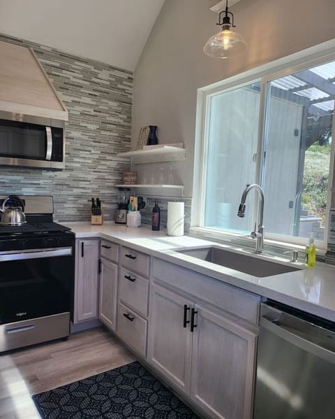 Fully equipped kitchen.