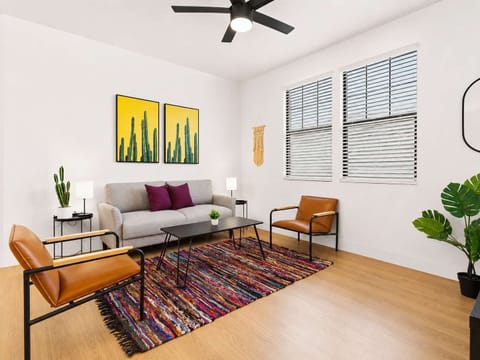 CozySuites Glendale by the stadium with pool! 15
