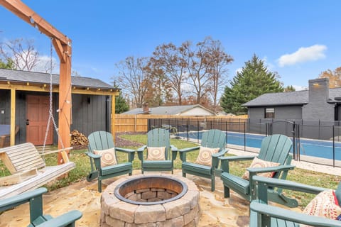 Huge firepit, seating+swings, ring toss, USB + power outlets, ring toss, lights