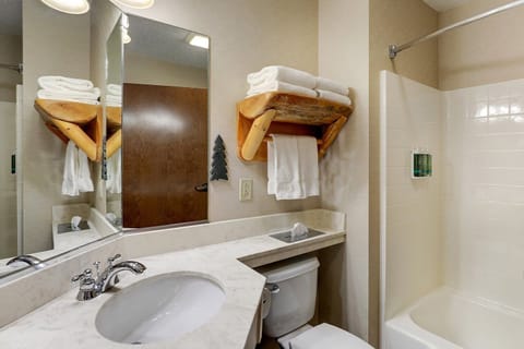 Start your morning smoothly with a wide mirror and fresh towels.