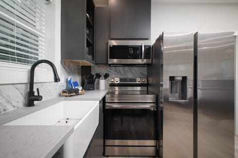 Full size kitchen appliances