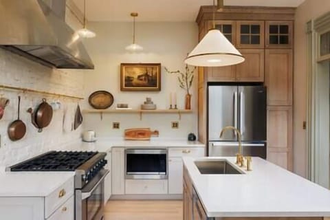 22c16827 3967 42e3 b242 8aa95926c072