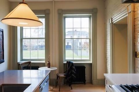 36a6e256 d6d4 476a 86b7 03a53e942b2c