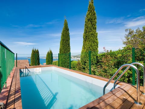 Snow, Sky, Cloud, Mountain, Building, Slope, Tree, Plant, House, Natural Landscape