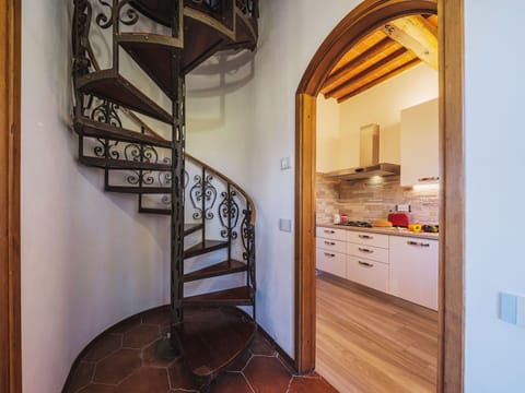 Wood, Lighting, Interior Design, Flooring, Floor, Living Room, Real Estate, Hardwood, Table, Beam