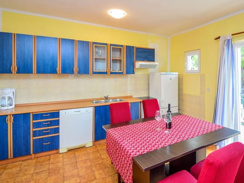 Cabinetry, Furniture, Window, Interior Design, Building, Architecture, Table, Flooring, Curtain, Floor