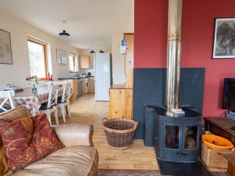 Picture Frame, Property, Furniture, Wood, Table, Building, Interior Design, Flooring, Floor, Couch