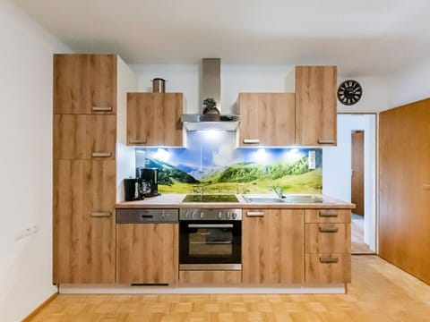 Countertop, Cabinetry, Property, Kitchen, Building, Kitchen Appliance, Home Appliance, Wood, Interior Design, Kitchen Stove