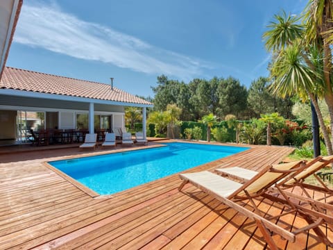 Sky, Plant, Water, Cloud, Property, Swimming Pool, Building, Azure, Window, Wood