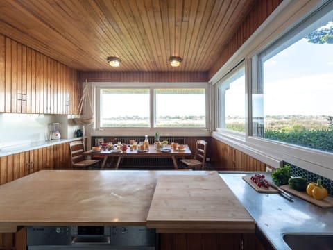 Car, Wheel, Building, Sky, Vehicle, Window, Motor Vehicle