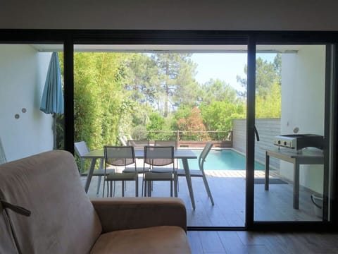 Property, Furniture, Building, Shade, Wood, Comfort, Interior Design, Chair, Flooring