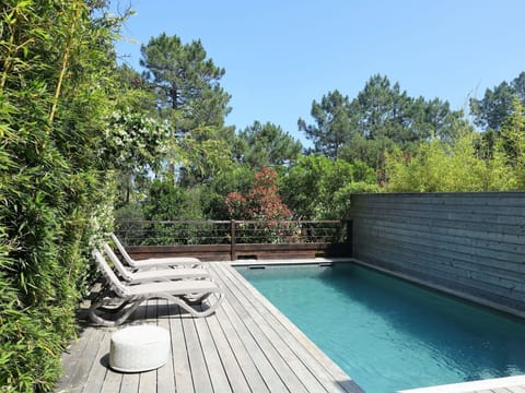 Water, Plant, Property, Swimming Pool, Nature, Sky, Grass, Tree, Leisure, Building