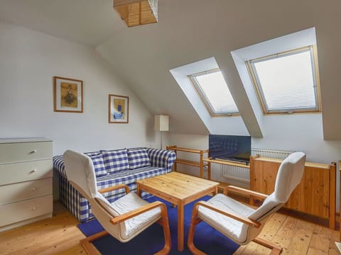 Table, Furniture, Property, Couch, Window, Cabinetry, Wood, Lighting, Interior Design, House