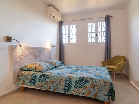 Furniture, Property, Comfort, Building, Window, Wood, Shade, Bed Frame, Interior Design, Floor
