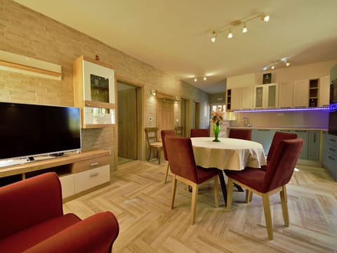 Furniture, Table, Building, Television, Wood, Lighting, Chair, Interior Design, Plant, Living Room