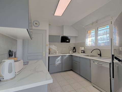 Table, Furniture, Property, Sky, Building, Couch, Azure, Cloud, Shade, Interior Design