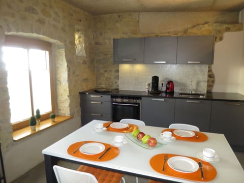 Table, Furniture, Property, Wood, Interior Design, Lighting, Couch, Architecture, Flooring, Living Room