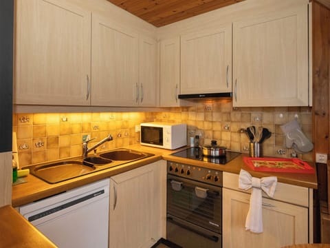 Kitchen, Kitchen Appliance, Countertop, Cabinetry, Furniture, Major Appliance, Wood, Interior Design, Flooring, Kitchen Sink