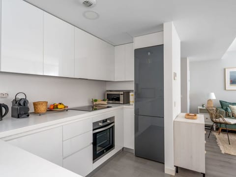 Sky, Snow, Building, Window, Slope, Freezing, House, Geological Phenomenon, Urban Design, Winter