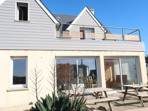 Sky, Window, Building, Plant, Tree, Land Lot, Grass, Facade, Landscape, Roof