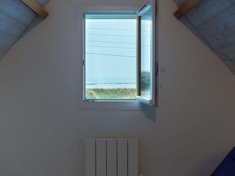 Cloud, Sky, Plant, Daytime, Natural Landscape, Bank, Grass, Plain, Landscape, Grassland